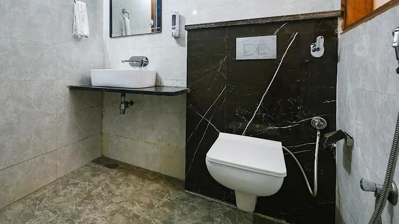 Hotel Muktinath 古尔冈 2*,